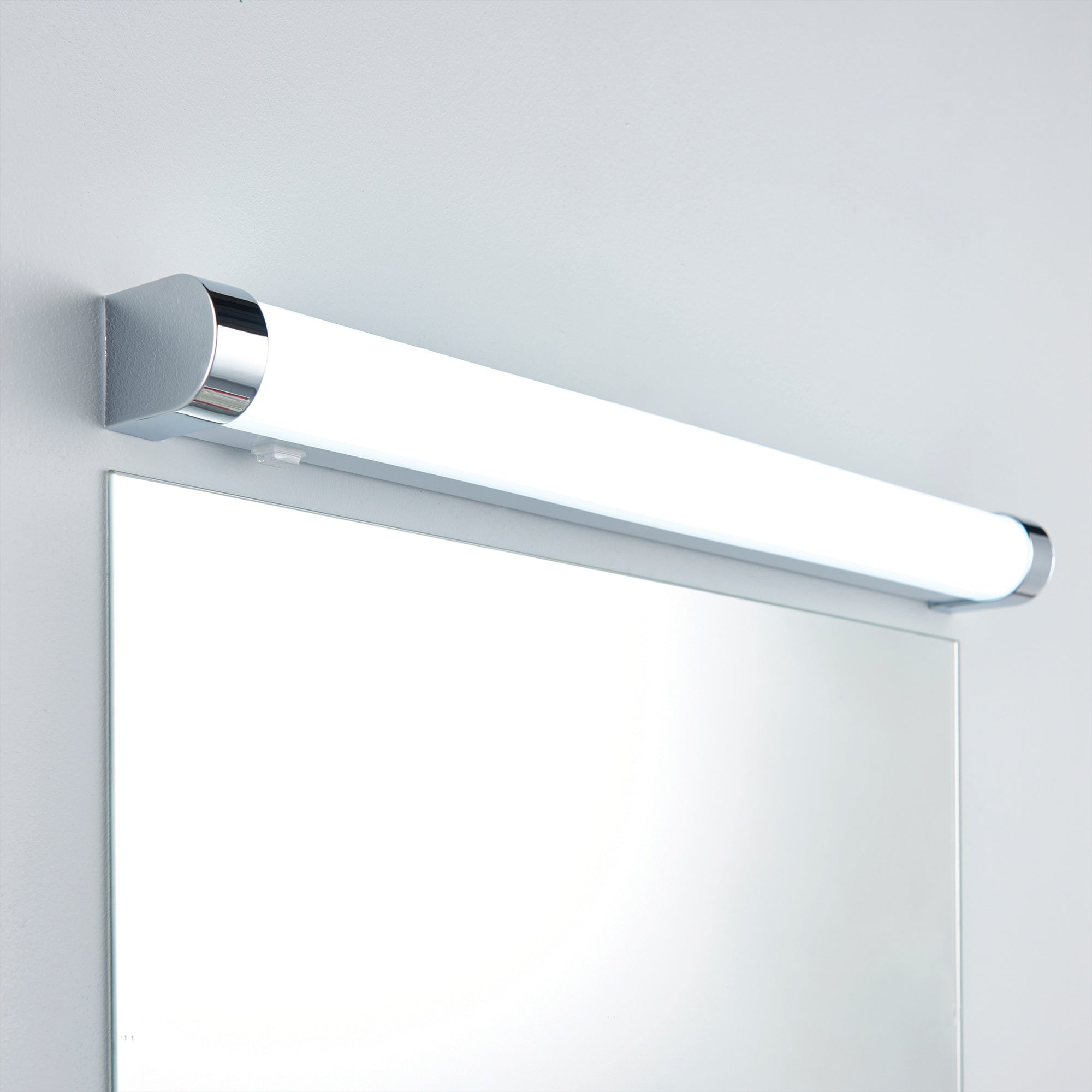 Moda LED Bathroom Wall Light, Integrated 15W Daylight White LED, Chrome & Ribbed White Finish, IP44 Rated