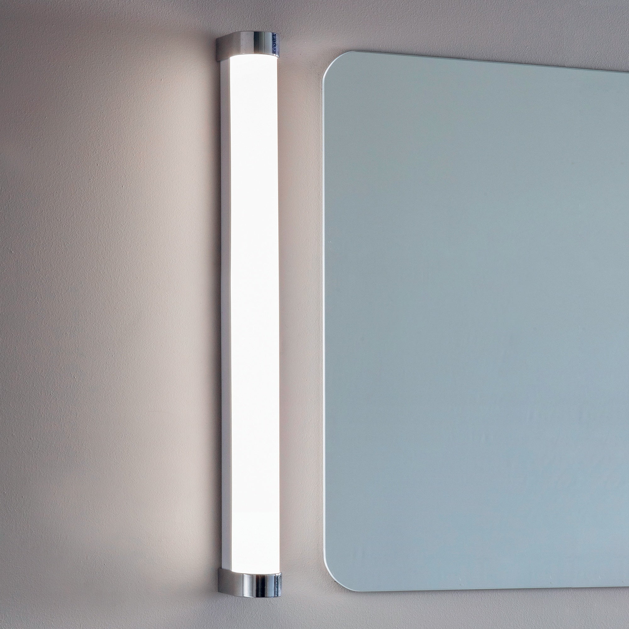 Moda LED Bathroom Wall Light, Integrated 15W Daylight White LED, Chrome & Ribbed White Finish, IP44 Rated
