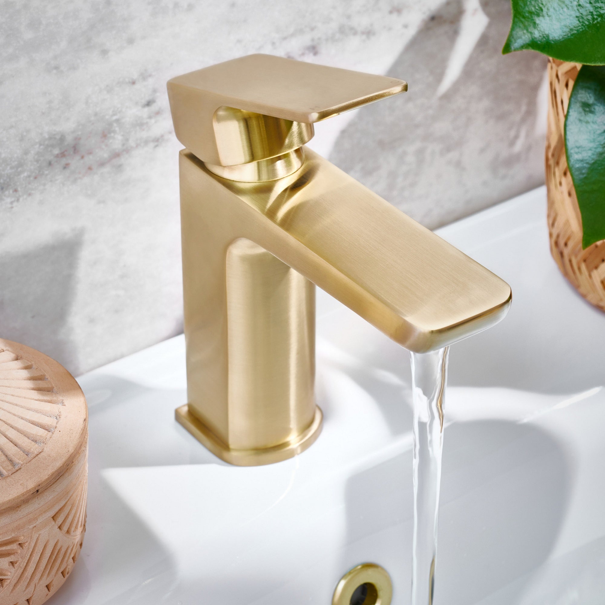 Altus Basin Mono Mixer Brushed Brass Basin Fixed