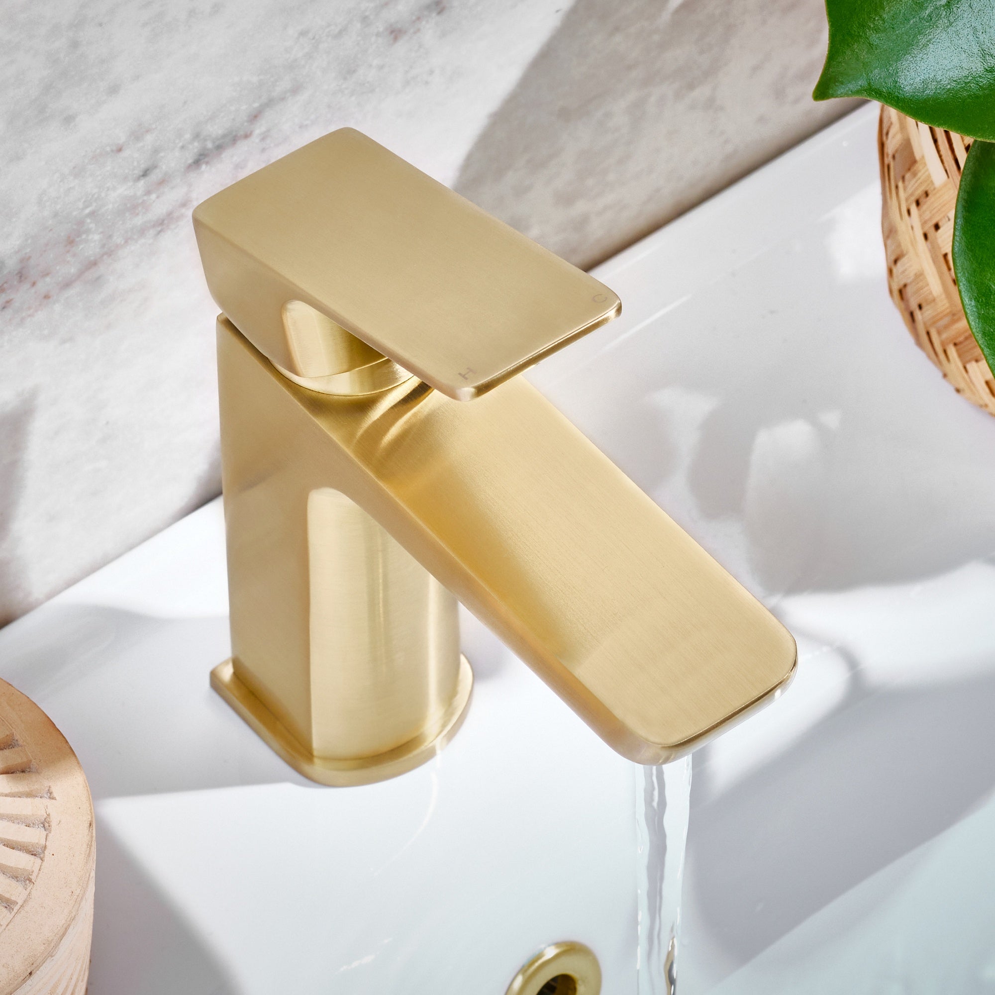 Altus Basin Mono Mixer Brushed Brass Basin Fixed