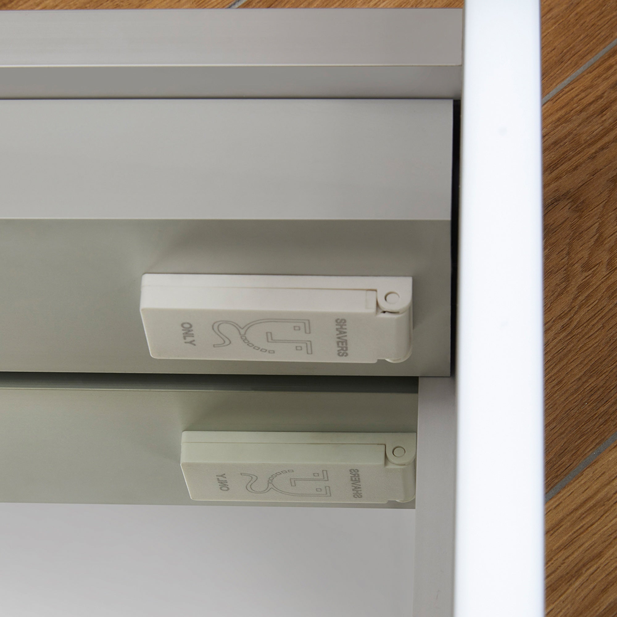 500mm Mirror Cabinet 1 Door LED Illuminated Bluetooth Speakers IP44